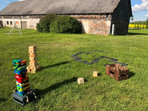 Jengas, Domino